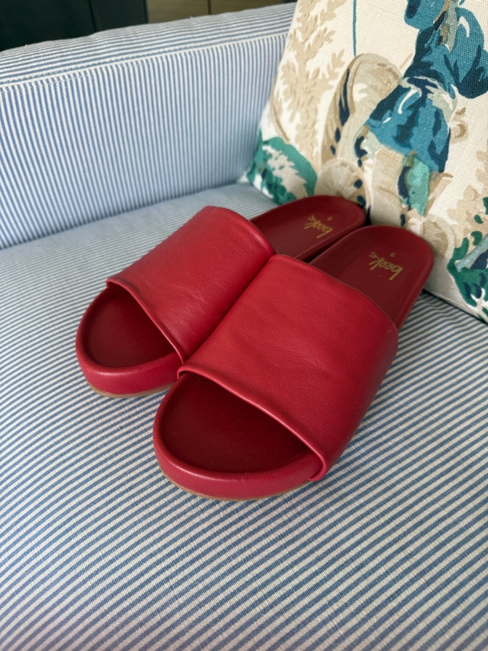 BEEK Pelican Sandals Size 9